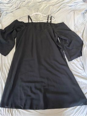 Black Cold-Shoulder Strappy Swim Coverup